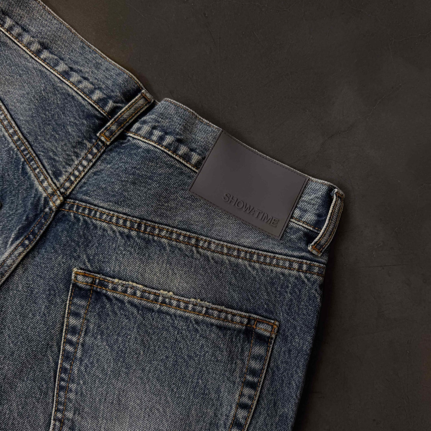 THE FADED LOOSE JEANS - DAILY DENIM
